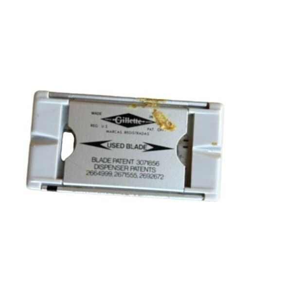 Gillette Premium-Plus 1970’s Vintage Razor Blade Dispenser-3 Blades - Picture 2 of 4